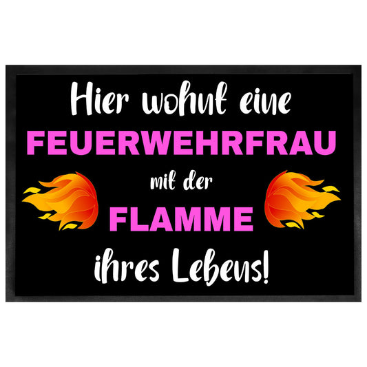Fußmatte - Hier wohnt eine Feuerwehrfrau mit der Flamme ihres Lebens